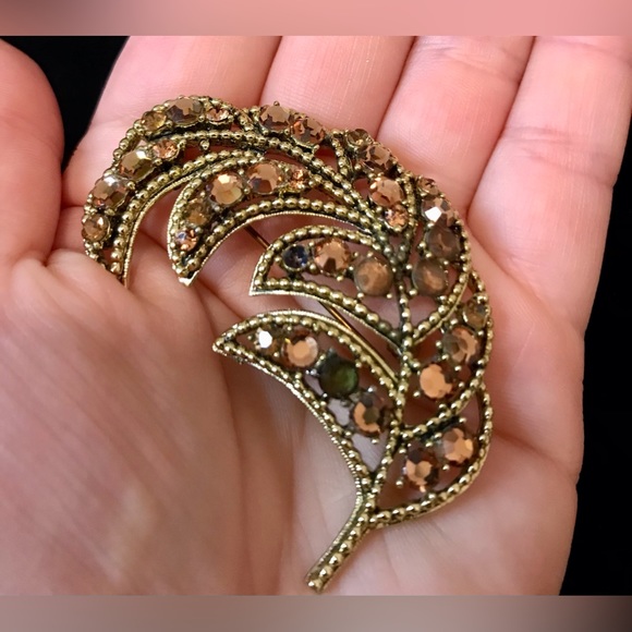 Vintage Large Weiss Gold Tone Amber Rhinstone Curled Leaf 2.5” Brooch - Picture 2 of 3